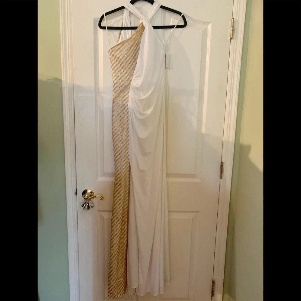 Cache Gown - Picture 1 of 7